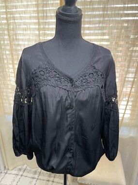 (New) Black silk Lace-Inset V-Neck Button Front Women's Top